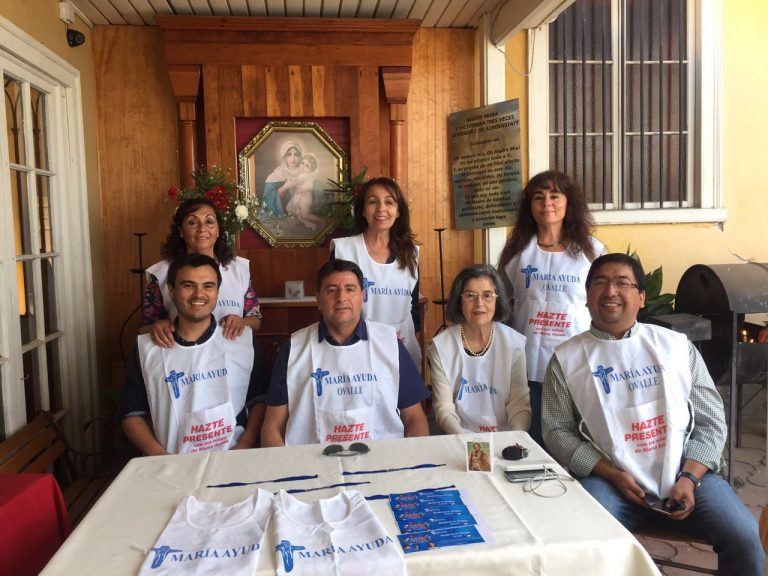 Destacados artistas en cena anual de María Ayuda para recaudar fondos