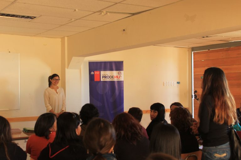 Con interesante charla se dio inicio a la Escuela de Liderazgos de Mujeres