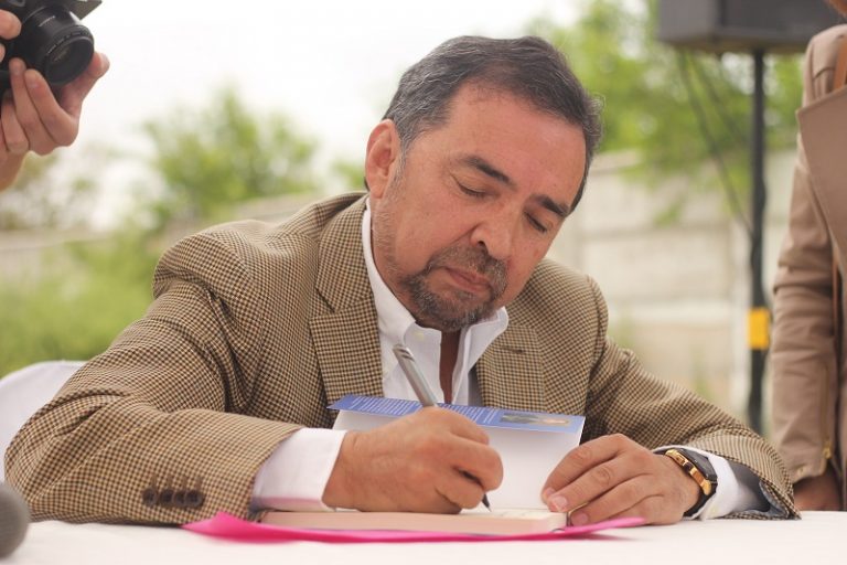 Libro relata las historias de un grupo de amigos que se mantiene desde hace 45 años