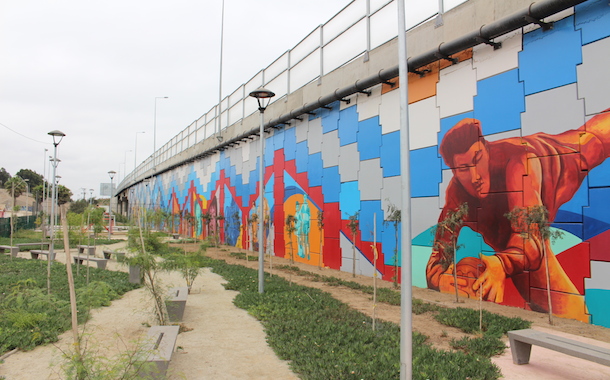 El mural del diseñador ovallino rescata hitos del sector donde está ubicada la obra vial (foto: cedida)