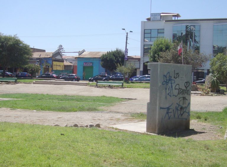 Memorial de la Alameda necesita urgente una limpieza de rayados