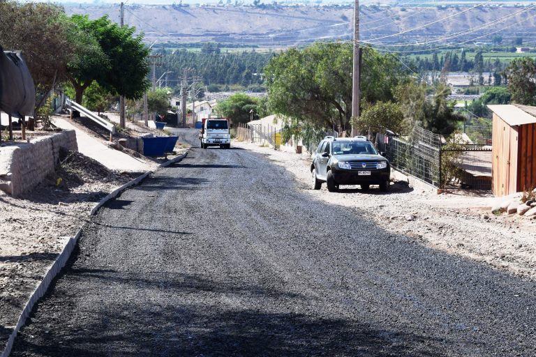 Vecinos de Los Leices disfrutan de mejoras viales
