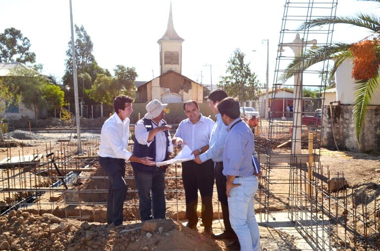 Supervisan avances en  la nueva plaza de armas de Quilitapia