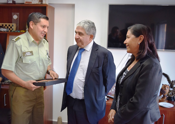 Autoridades saludan a Carabineros en el marco de su 90° Aniversario