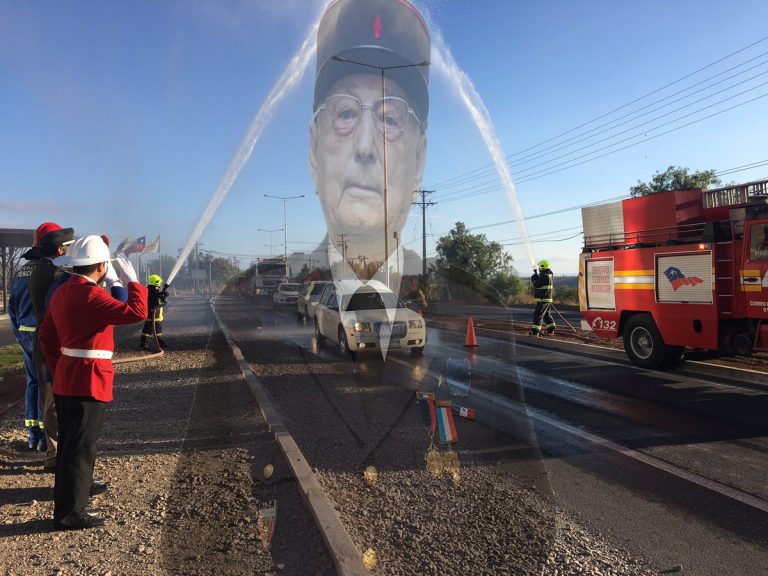 Video: Emotiva despedida de bomberos a Carlos Cazaudehore Dours