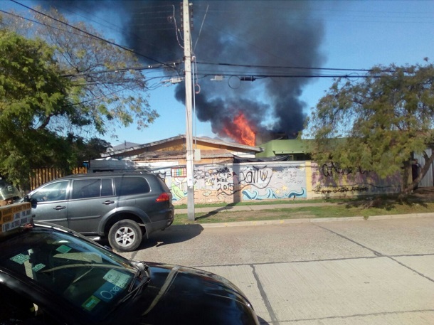 Dos lesionados por incendio en Población Limarí