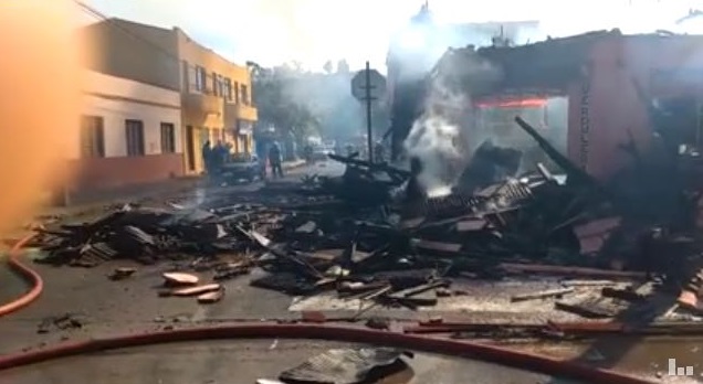 Llaman a colaborar con peluquera que perdió todo en incendio