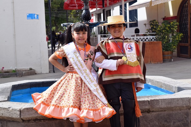 Pareja ovallina representará a la región en Campeonato Nacional de Cueca mini peques