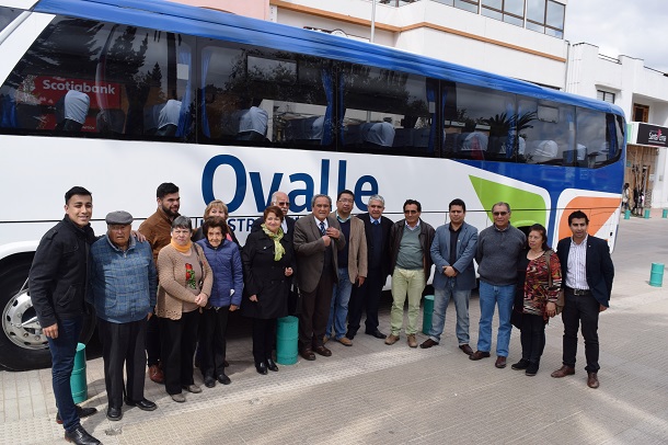Adultos mayores ovallinos ahora cuentan con bus que los llevará a todos lados