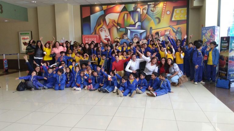 Alumnos de escuela de Quilitapia llegan a Ovalle para disfrutar del cine
