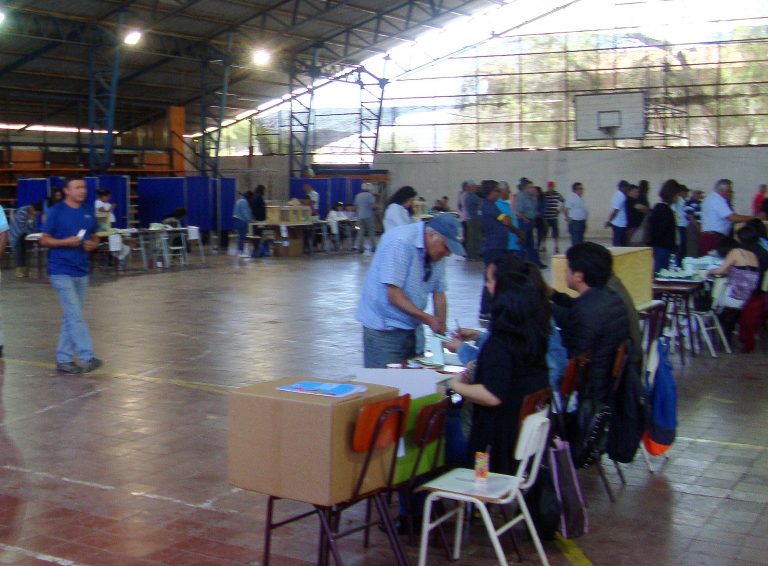 Pasada la medianoche salió humo blanco: Diputados y Consejeros Regionales habemus