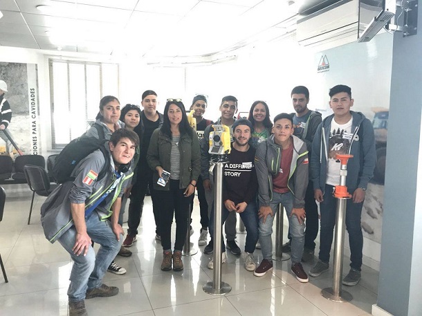 Estudiantes ovallinos participan en Congreso Internacional de Topografía en Bolivia