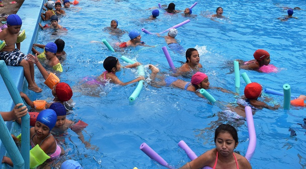 132 niños aprobaron el curso de natación en Ovalle