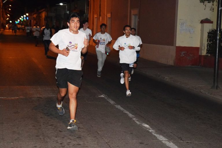 Familas ovallinas disfrutaron de corrida familiar nocturna