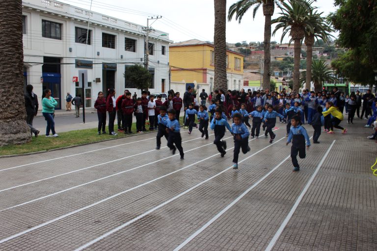 Estudiantes conmemoran día mundial de la actividad física en Ovalle