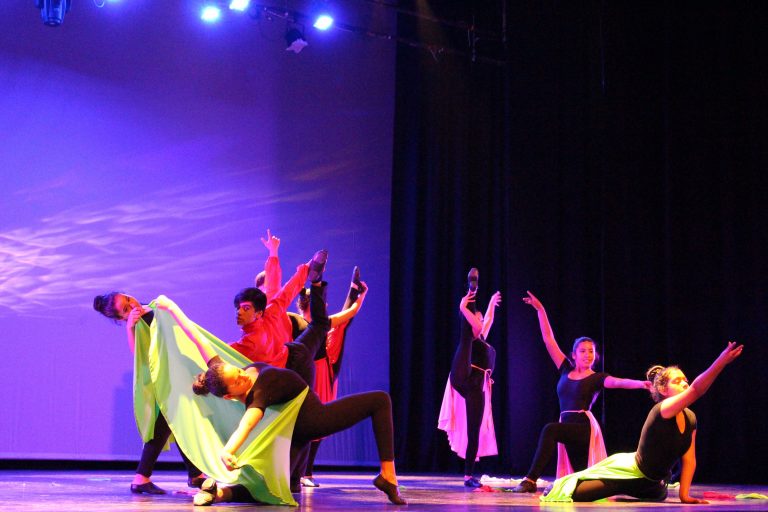 Estudiantes se presentan en segundo Encuentro Escolar de Danza y Expresión Corporal en Ovalle