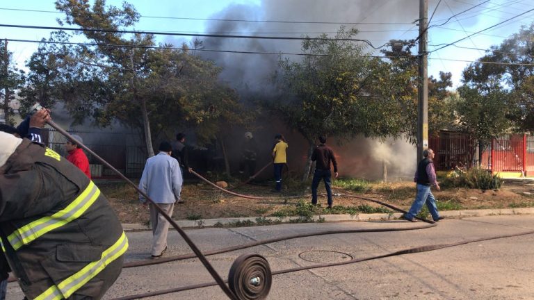 Incendio en Villa Los Naranjos deja adulto mayor fallecida