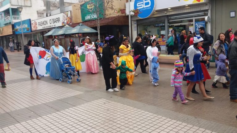 FotoNoticia: Colorida marcha exige respetar derecho de los niños