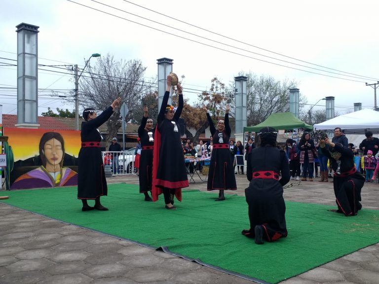 Niños y familias de Ovalle conmemoran el Día de la Mujer Indígena