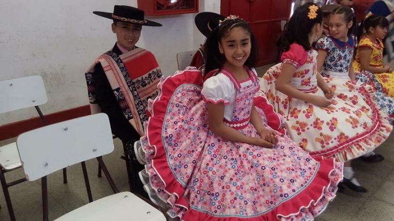 Pequeños gigantes son los campeones regionales de cueca