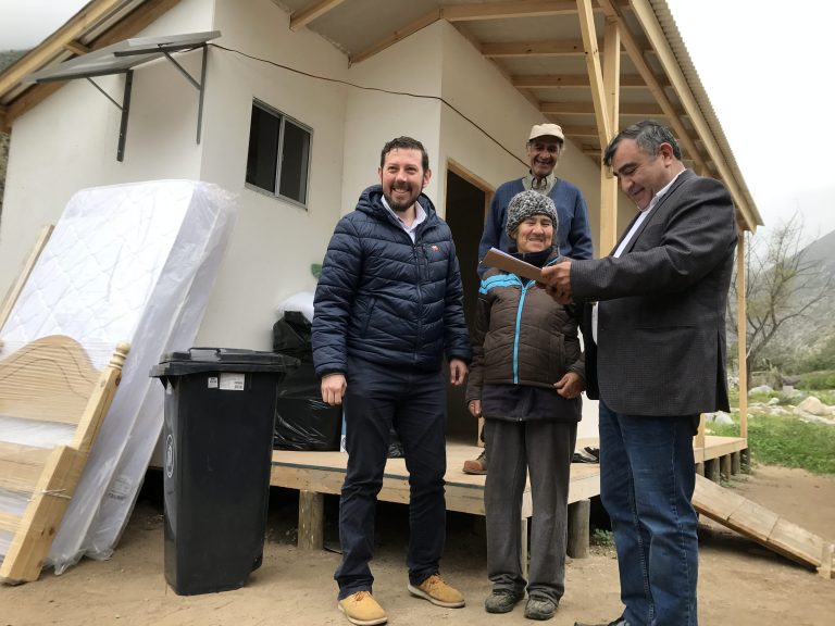 Vecinos de Punitaqui cuentan con mejoras de viviendas