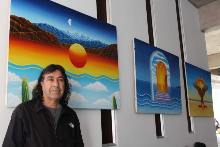 Exposición de “Sanka” llena de colores las paredes de establecimiento educacional