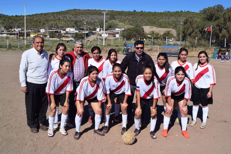 Fútbol femenino inicia un nuevo torneo en Ovalle