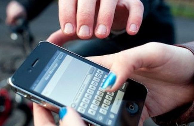 Condenan a joven que asaltó a parroquiano de céntrico local para robarle el celular