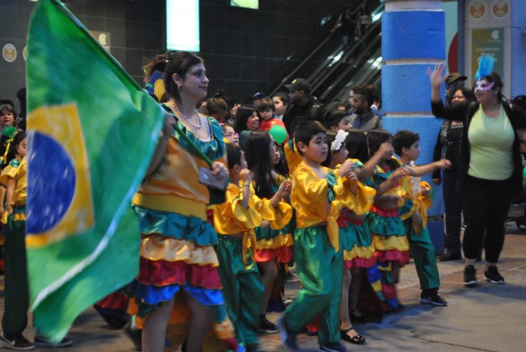 FotoNoticia: Pasacalle multicultural adorna paseo peatonal de Ovalle