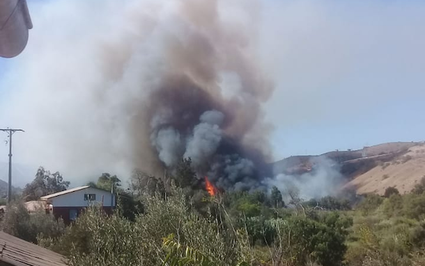 AHORA: Incendio forestal declarado en Lagunillas amenaza sectores habitados