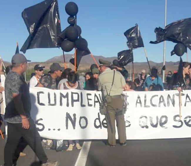 Vecinos interrumpen ruta D- 43 reclamando por trabajos de alcantarillado inconclusos