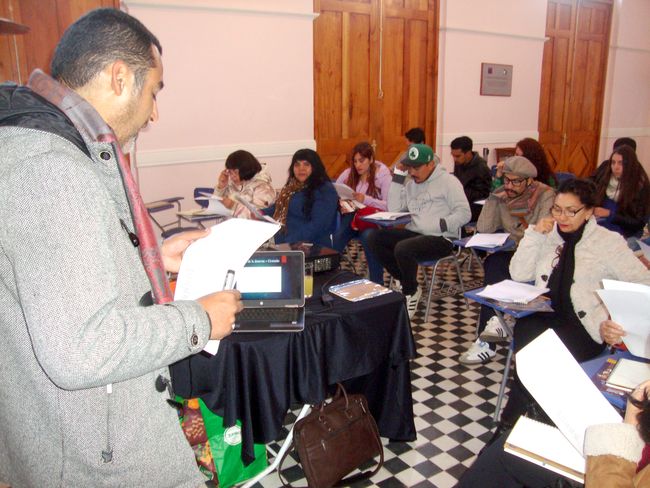Gran interés de poetas jóvenes por participar en taller de lírica