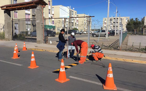 Instalan “Lomos de Toro” en el sector del Condominio Ovalle