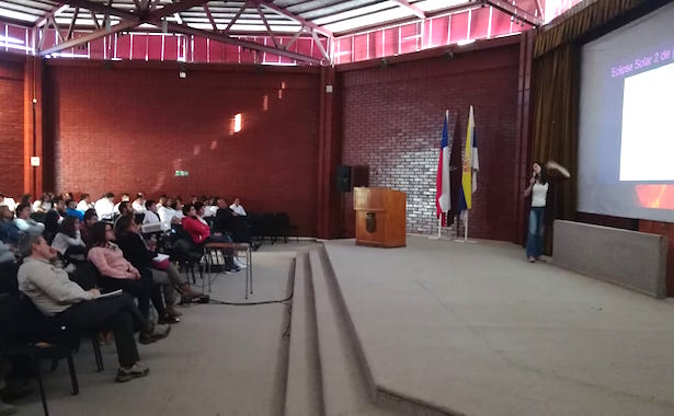 Experta advierte: «Sólo se puede observar el eclipse con los lentes protectores adecuados»