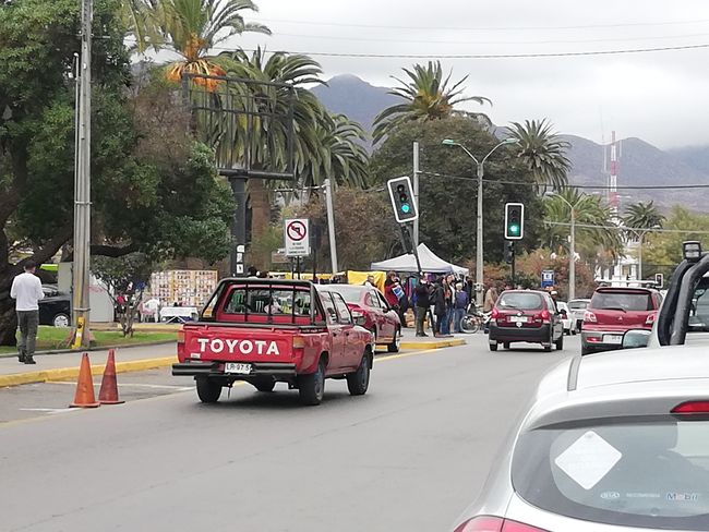 Denuncian otro semáforo en la Alameda que funciona mirando para el lado