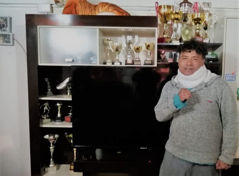 El entrenador del Boxing Club Ovalle y su historia ligada a la ayuda y al cariño de sus alumnos