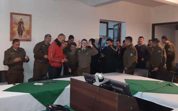Círculo de Alguaciles realiza charlas informativas y entrega lentes para el eclipse a efectivos de Carabineros