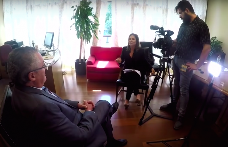 Pizarro responde a reportaje de Informe Especial que vincula a su esposa con máquinas tragamonedas