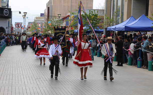 Con un gran desfile cívico militar se iniciaron las Fiestas Patrias en Ovalle