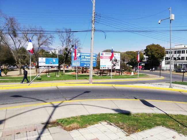 Visitante manda un recado para que saquen los gigantescos carteles de la alameda