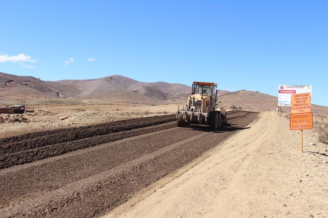 Con un 80% de avance trabajos de pavimentación  en ruta que une Andacollo con Rio Hurtado