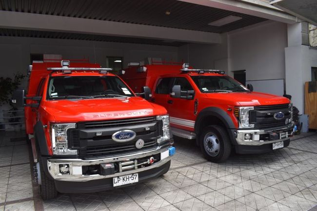 Bomberos de El Palqui reciben 2 modernas unidades de rescate