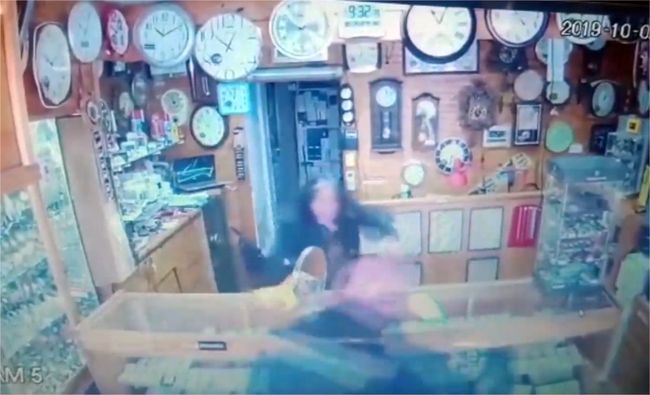 Serían santiaguinos los delincuentes que ayer miércoles asaltaron joyería