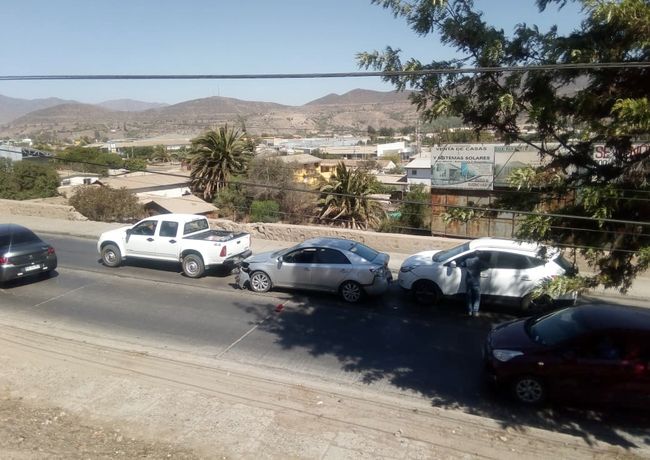 AHORA: Colisión múltiple en  sector Hogar de Cristo