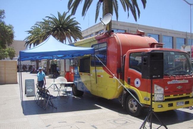 Bibliobus pascuero seguirá esta Navidad recorriendo la provincia con sus regalos de cultura