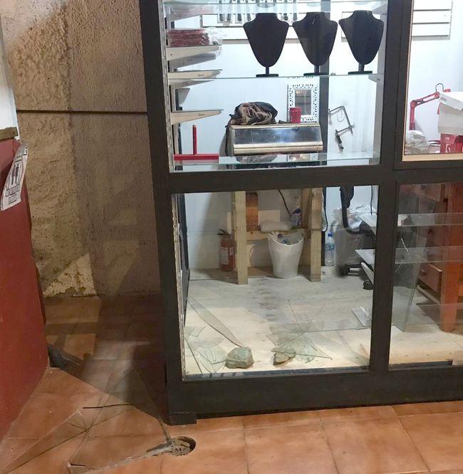 Caen delincuentes de banda que pretendía robar en céntrica joyería