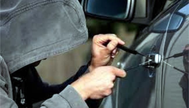 Dueño de camioneta robada siguió en un colectivo a los ladrones: atrapó a uno