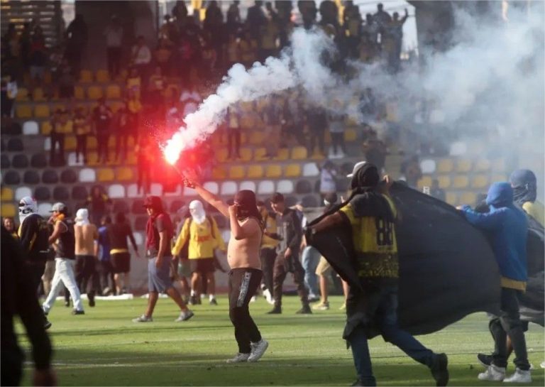 Formalizan investigación contra barristas que provocaron incidentes tras partido de futbol