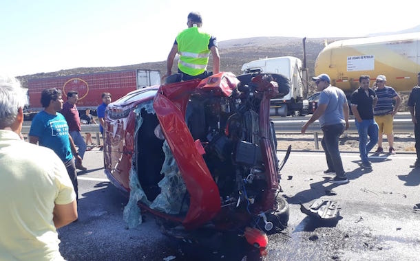 [AHORA] Volcamiento en sector Amolanas deja dos personas atrapadas
