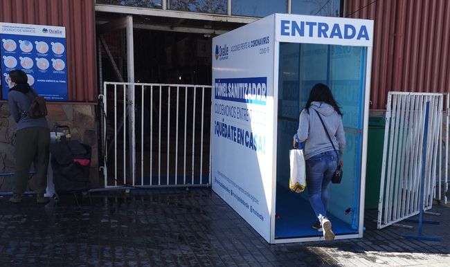 Instalan túneles sanitizadores y lavamanos en la Feria Modelo de Ovalle